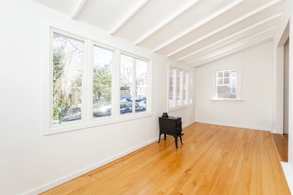 4 Cogswell Pl, North Cambridge