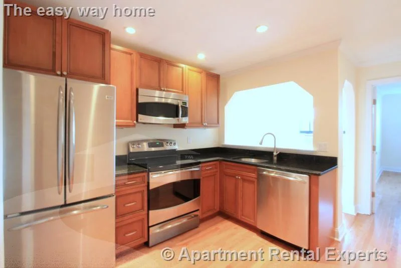 60 Brattle St, Harvard Square