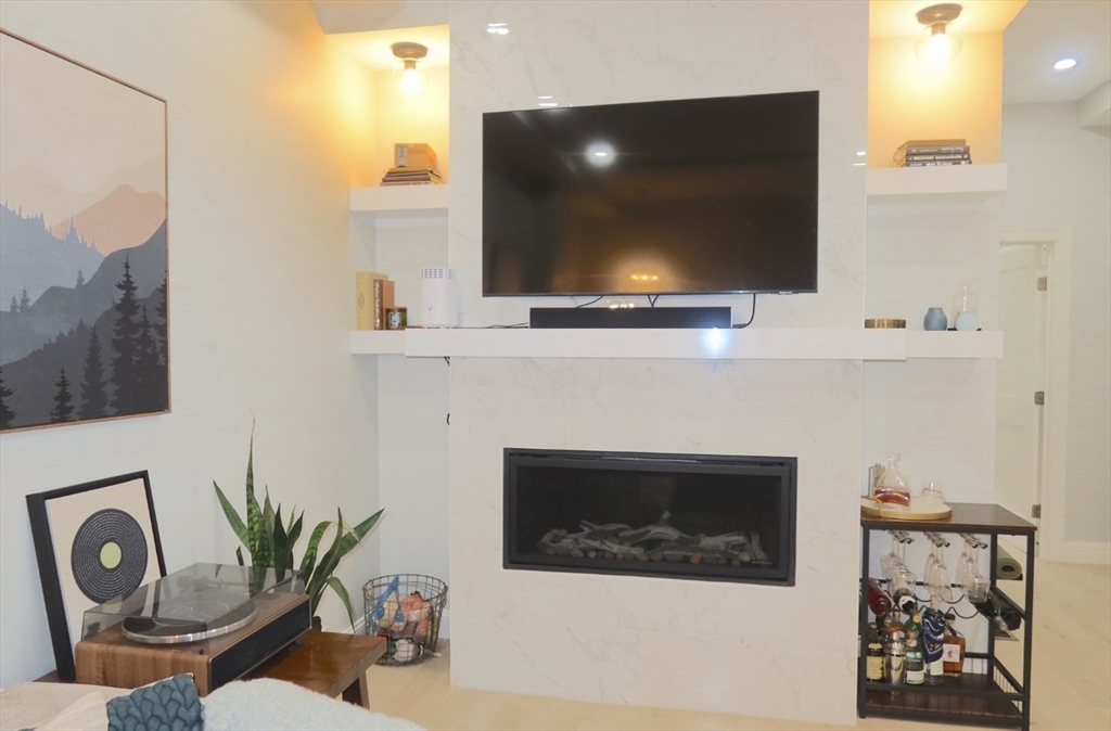 94 Bunker Hill, Charlestown