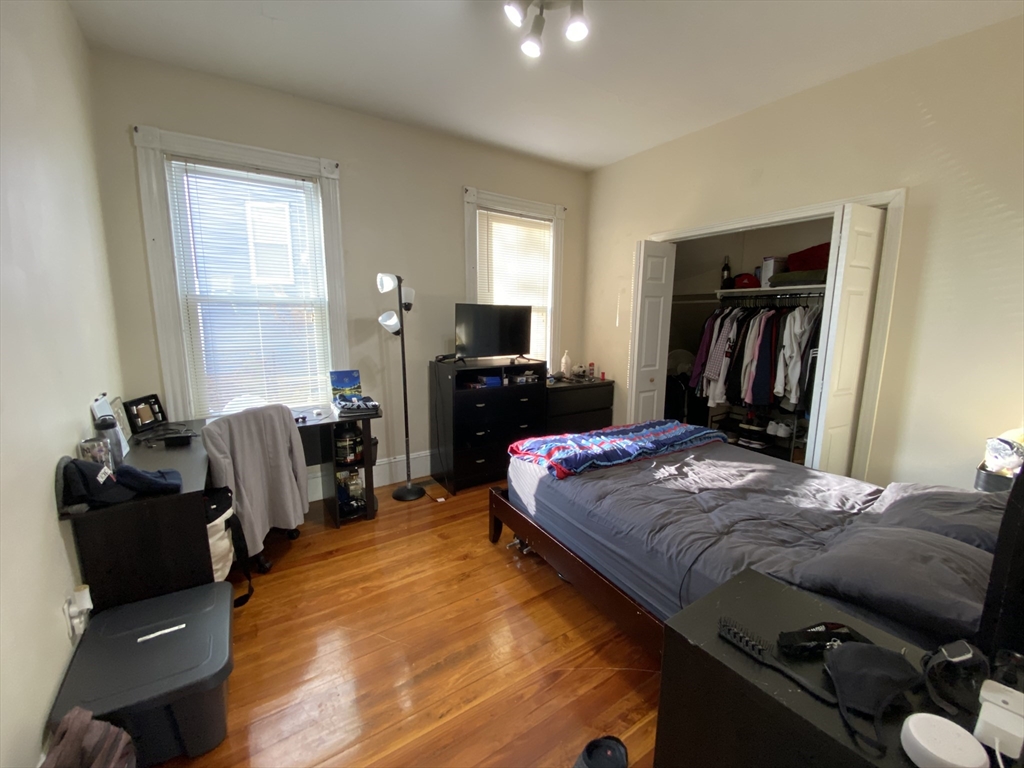 18 Lawn St, Mission Hill