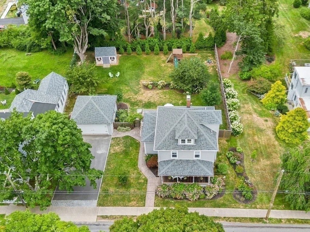 548 Elm St, Dartmouth