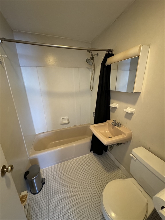 135 Winthrop St, Framingham