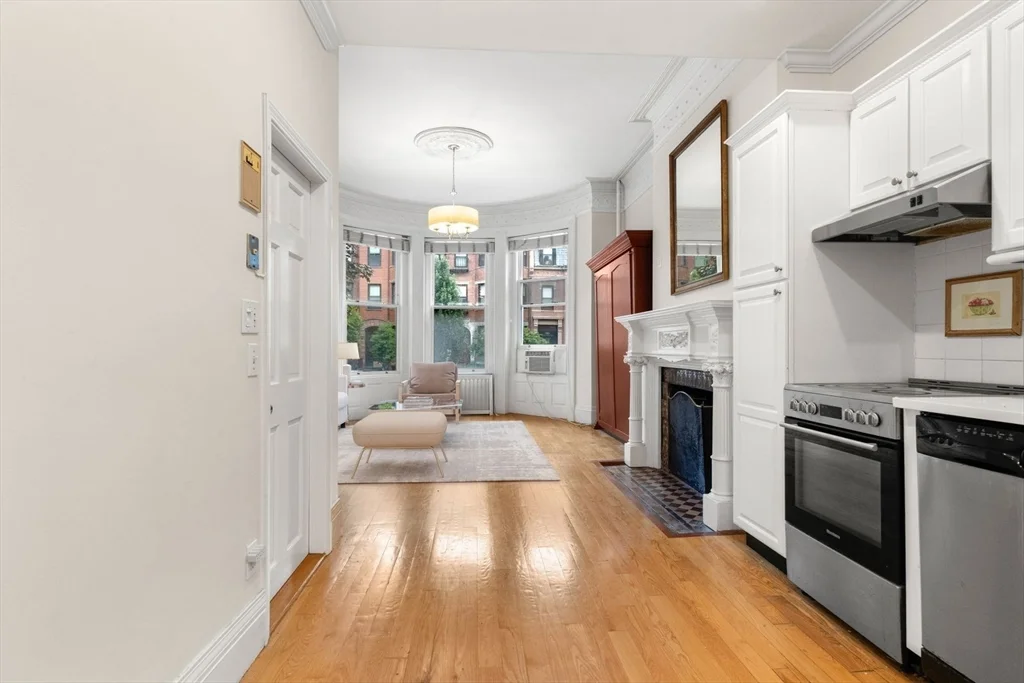 394 Marlborough St, Back Bay