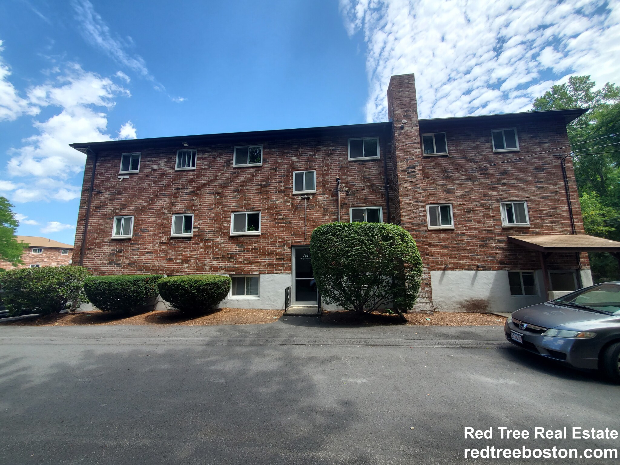 35 Westgate Rd, Chestnut Hill