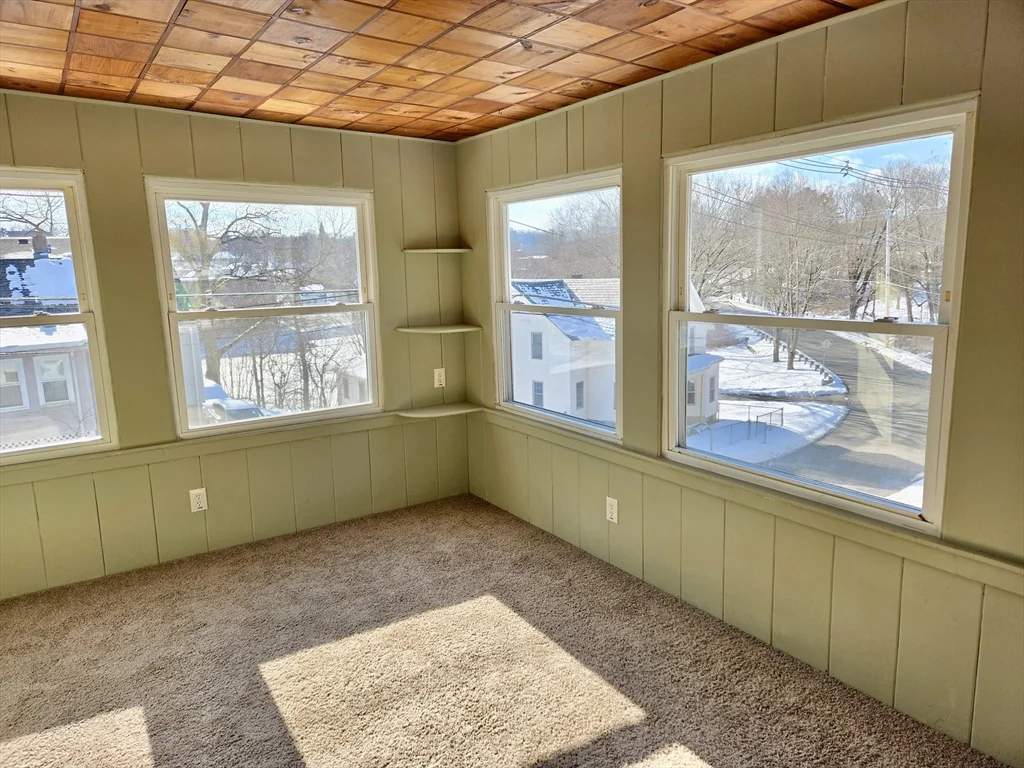 93 Cliff St, Southbridge