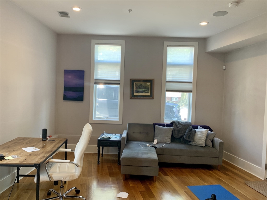 5 Mohawk St, South Boston