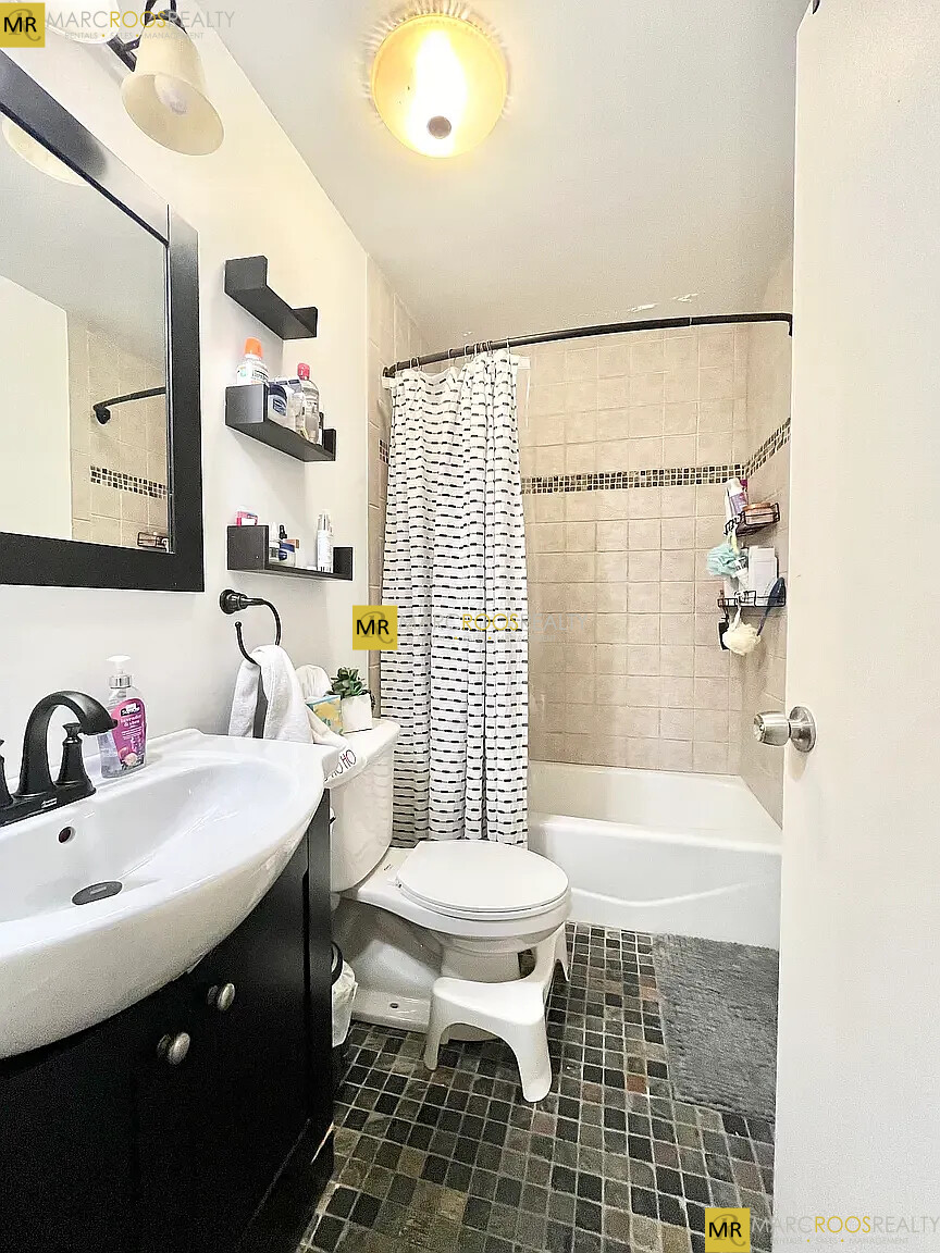 3 Douglass Park, Roxbury