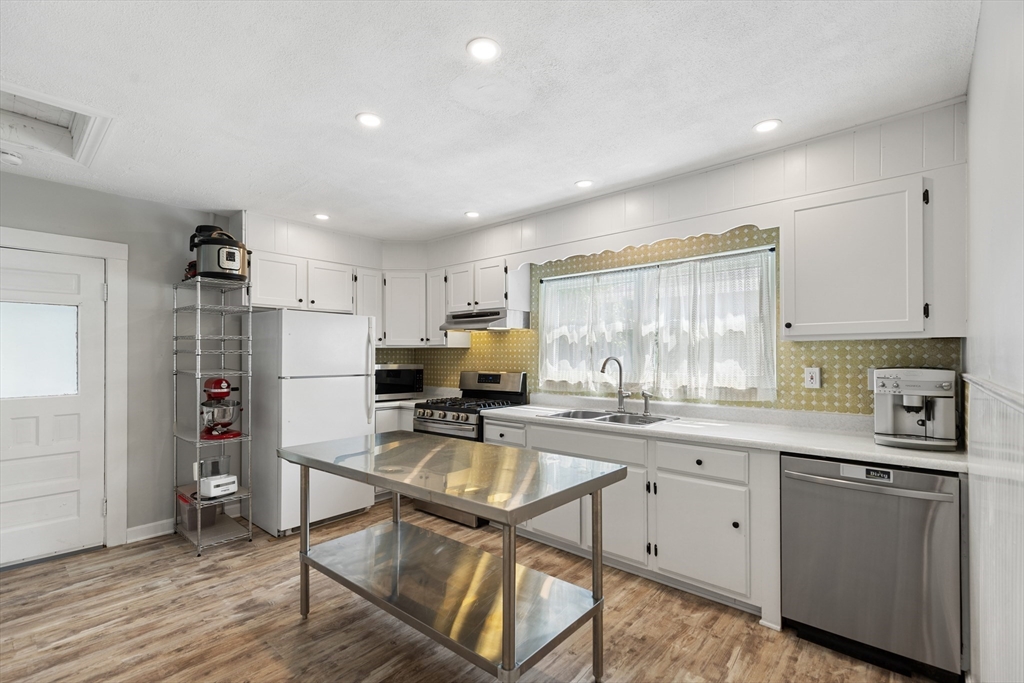 14 Corinthian Rd, Tufts