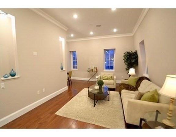 22 Hamlet St, Somerville