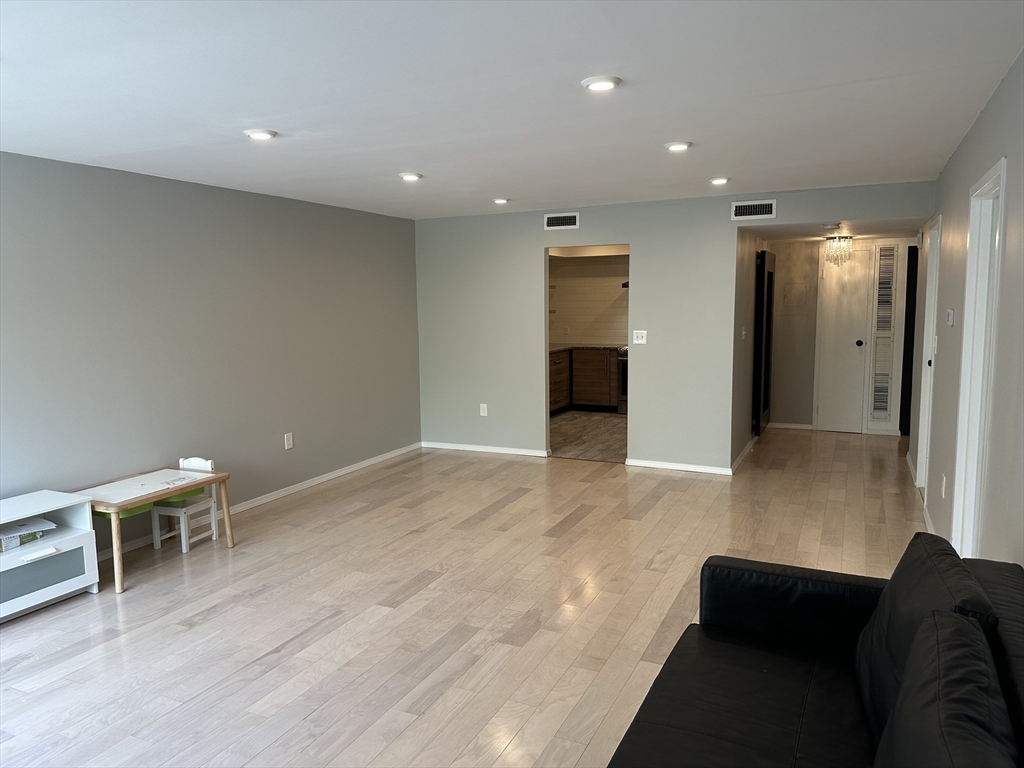 406 Paradise Rd, Swampscott