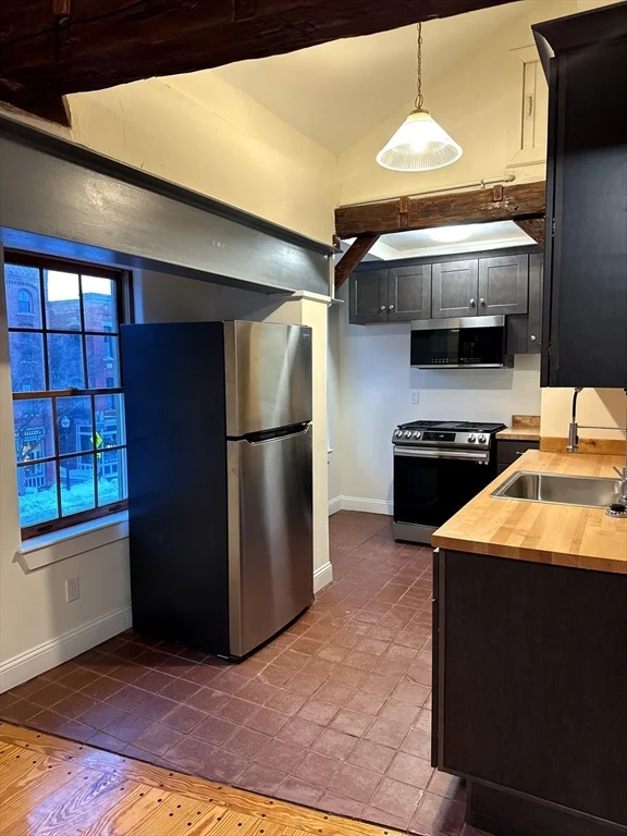 300 Main St, Southbridge