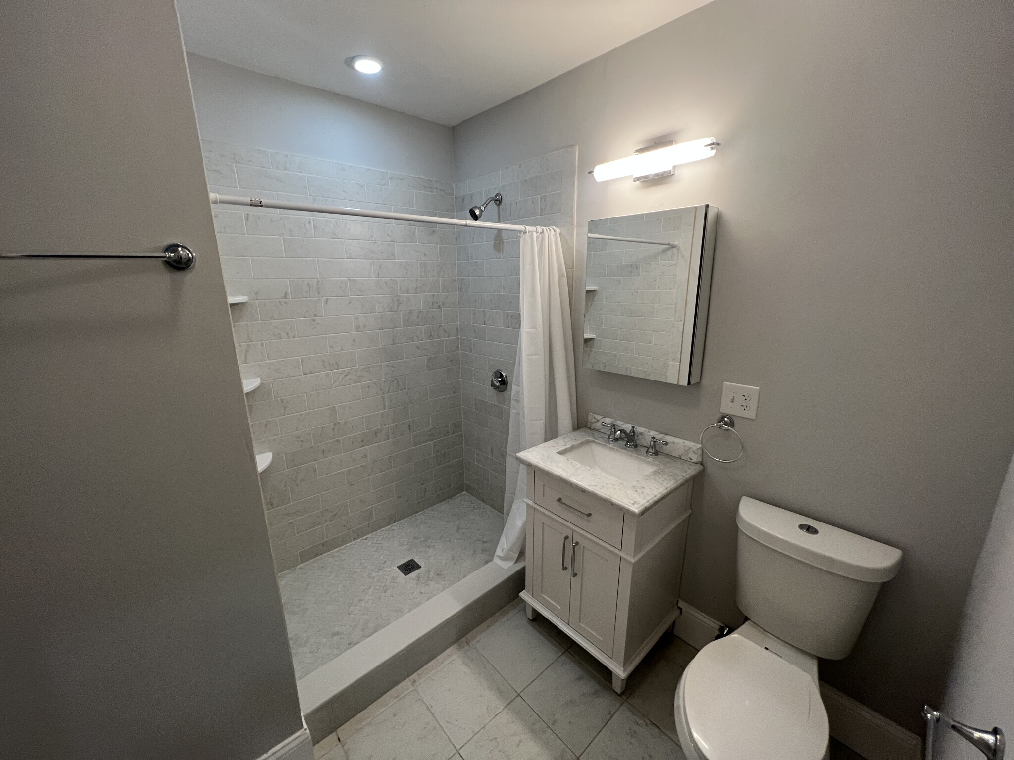 372 Oxford St, Ward Two