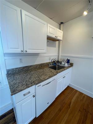 198 Cedar St, Powder House Square