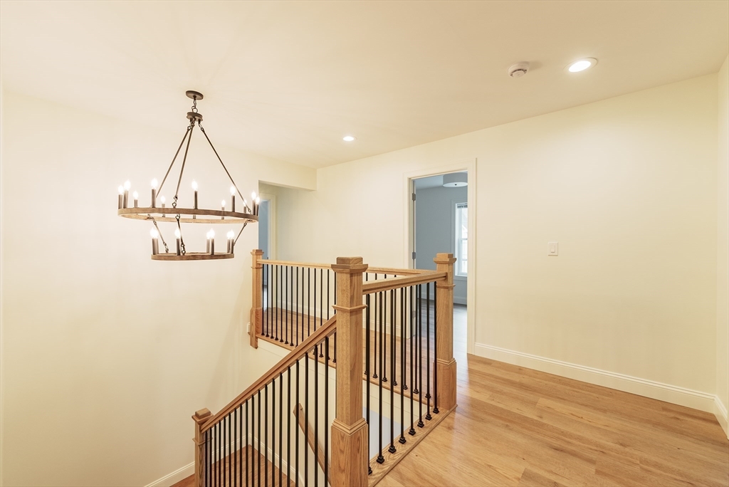 23 Moore St, Agawam