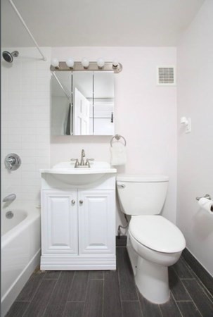 12 Stoneholm St, Fenway