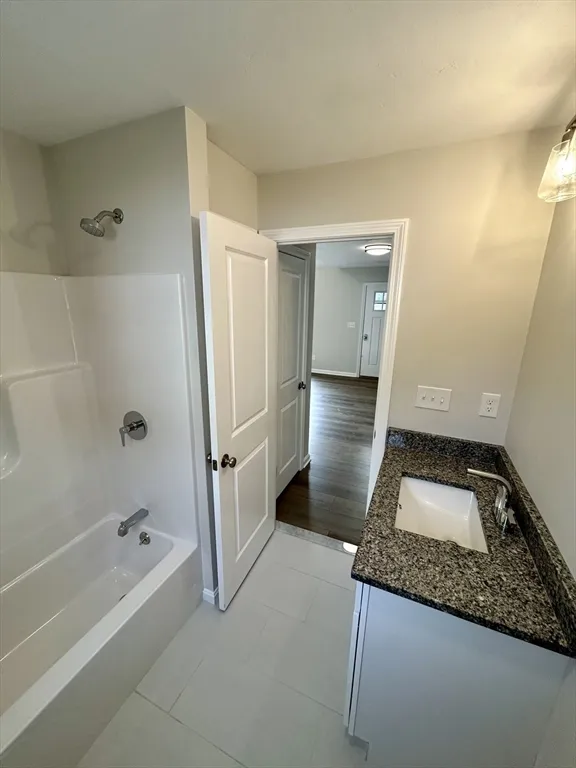 265 Dunstable Rd, Tyngsborough