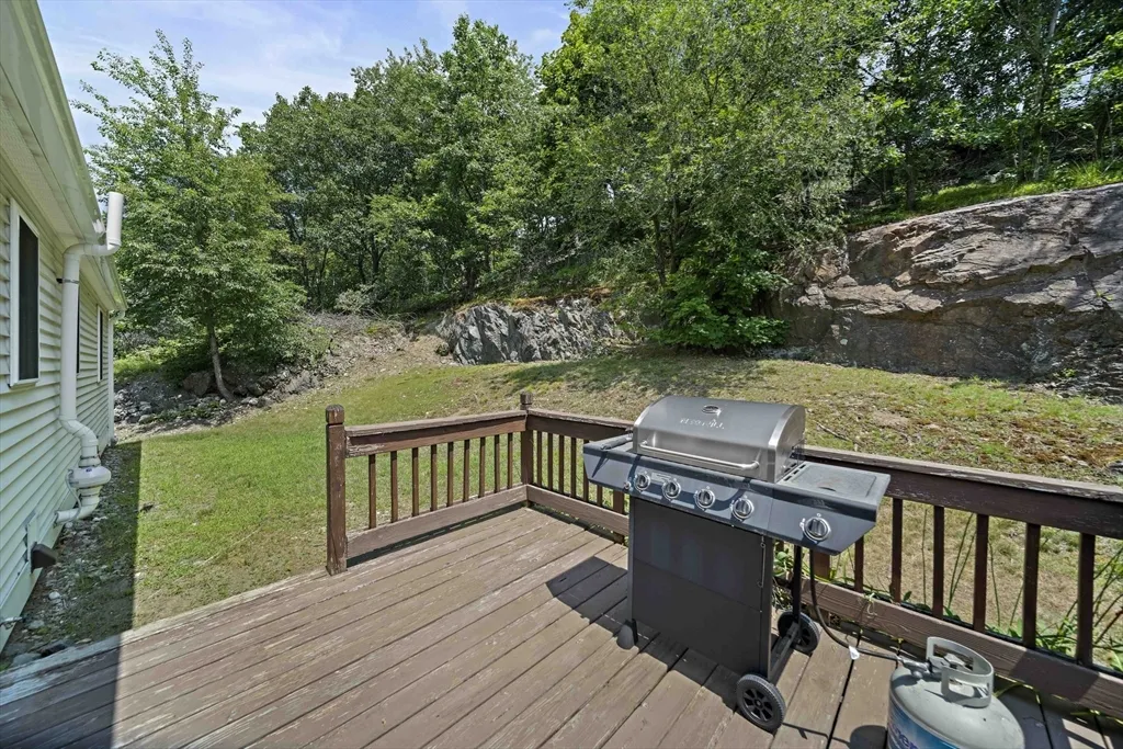 6 Skyview Rd, Woburn