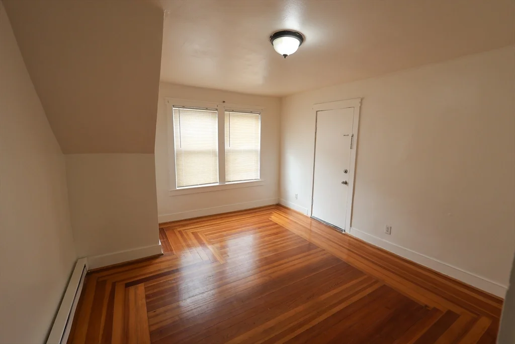 498 Whipple St, Fall River