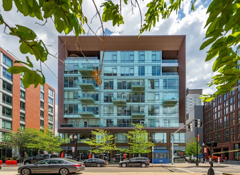 32 Traveler St, South End