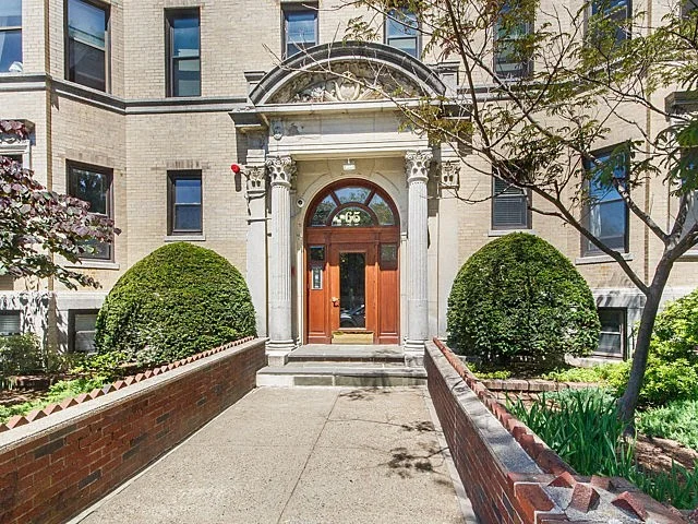 65 Park Dr, Fenway