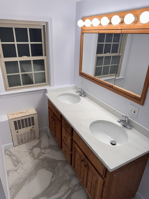 21 North Main St, Avon