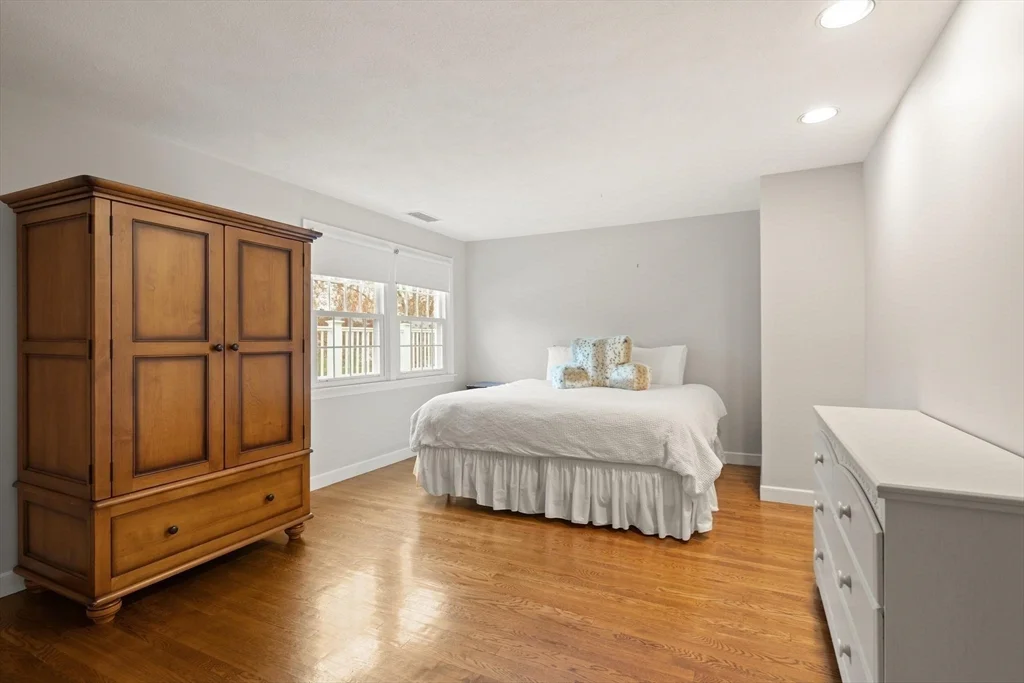 25 Saddle Club Rd, Lexington