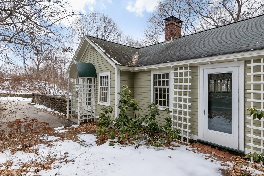 92 Farmers Row, Groton