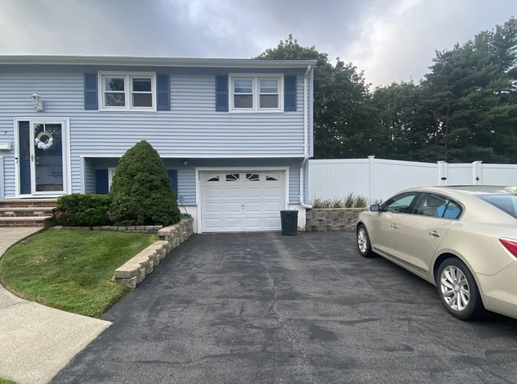 7 Cleveland Rd, Peabody