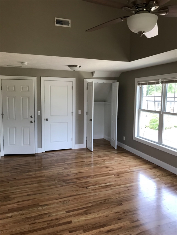 517 Mckinstry Ave, Chicopee