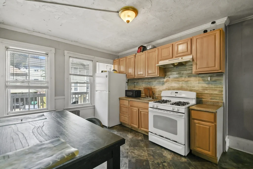 198-200 Blossom St, Fitchburg