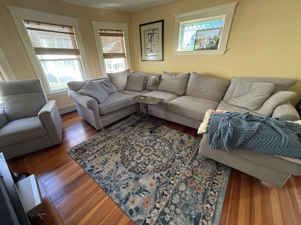 24 Upcrest, Oak Square