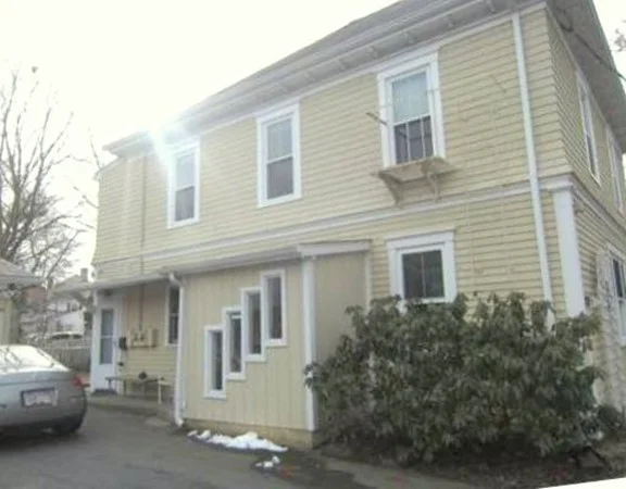 285 Hawthorn St, West