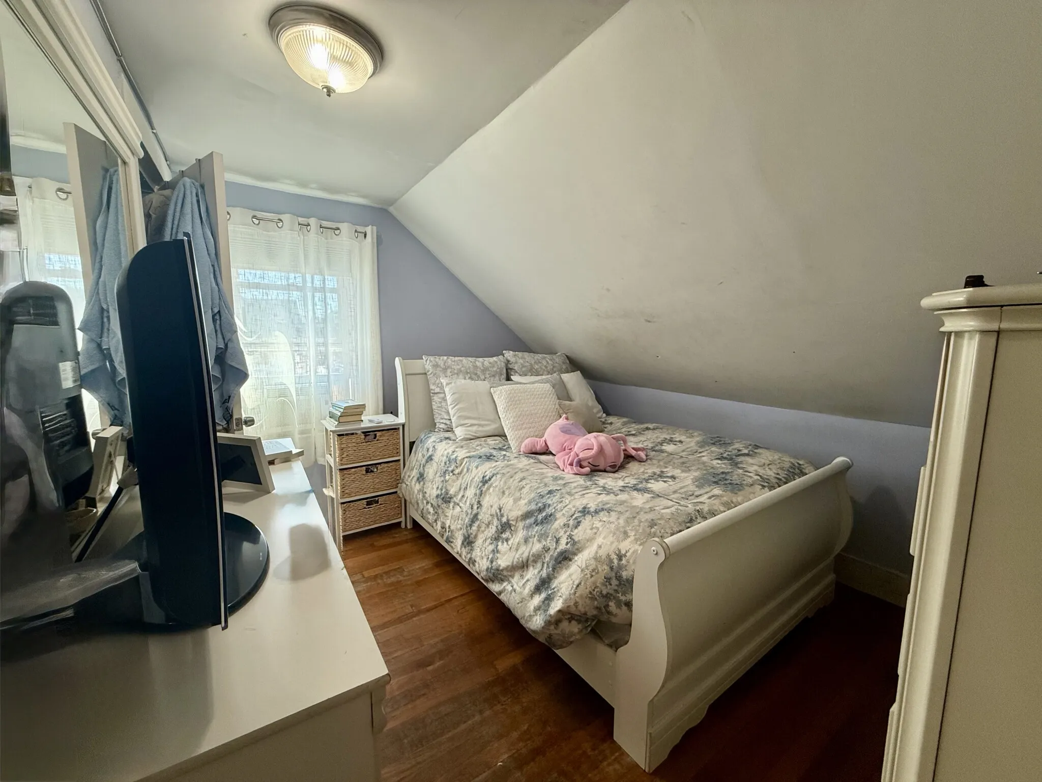 692 Moody St, South Side