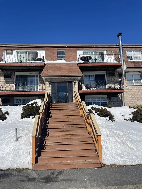 26 Williamsburg Ct, Shrewsbury