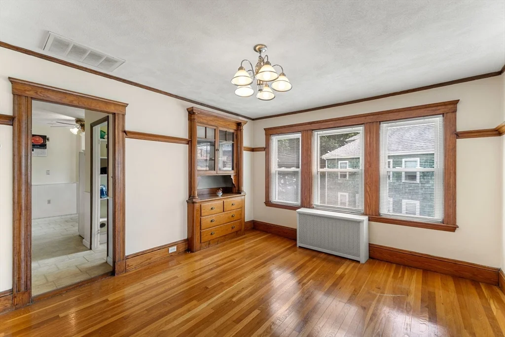 25 Dartmouth St, East Watertown