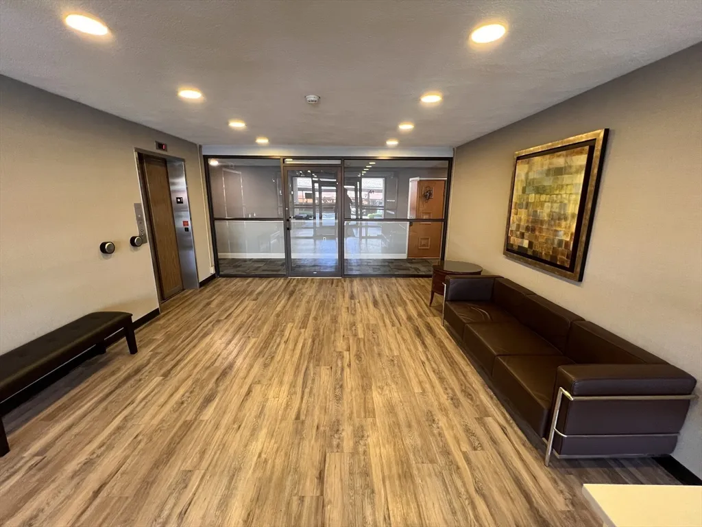 41 Centre St, North Brookline