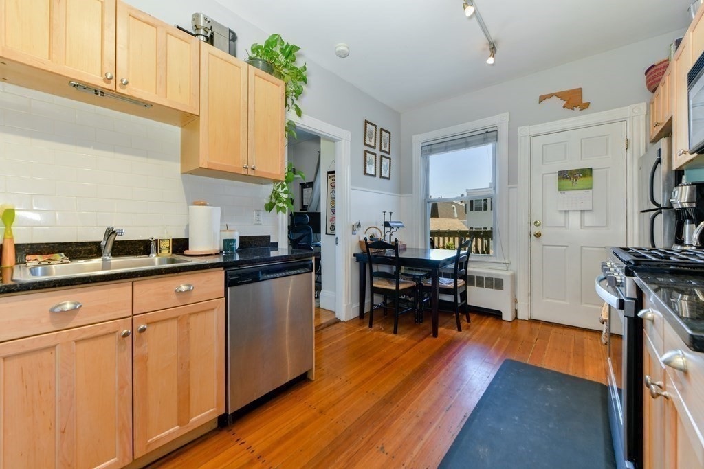 240 W 5th St, South Boston