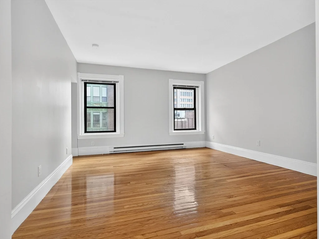 232 Newbury St, Back Bay