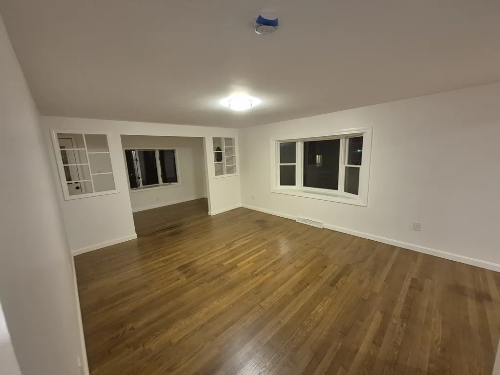 5 Lakeview Ave, Peabody