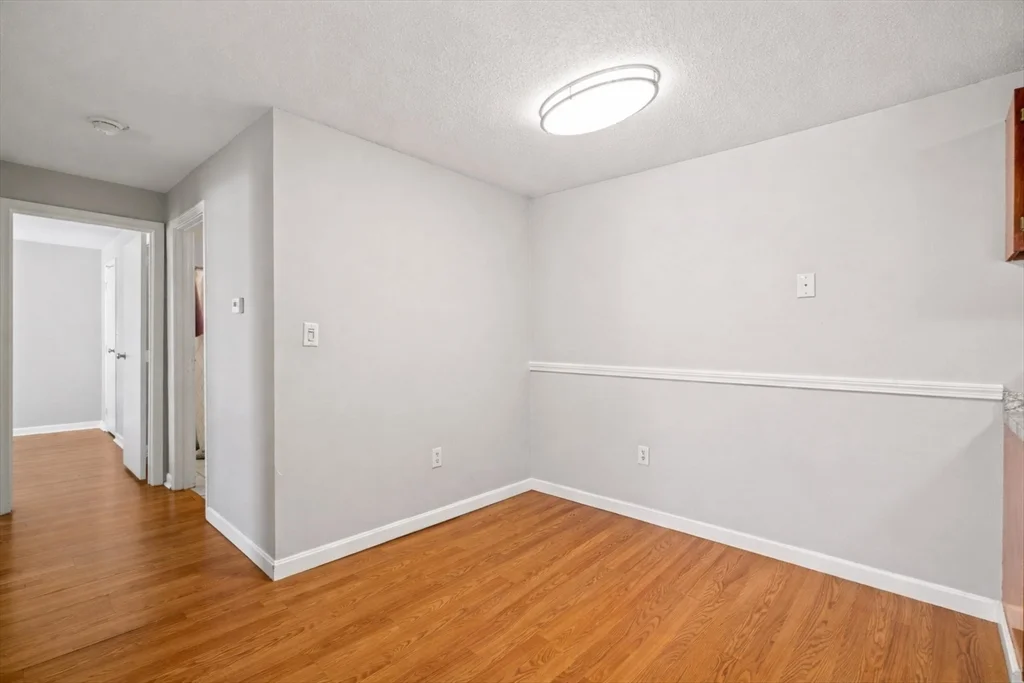 5 Thoreau Ct, Natick