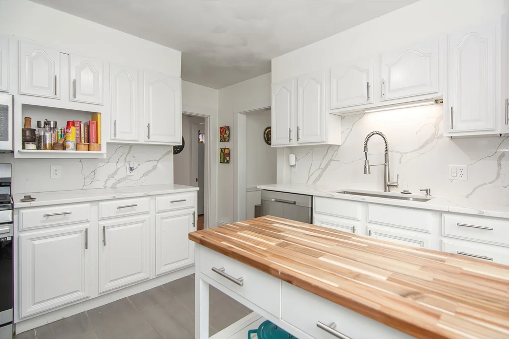 48 Farquhar St, Roslindale