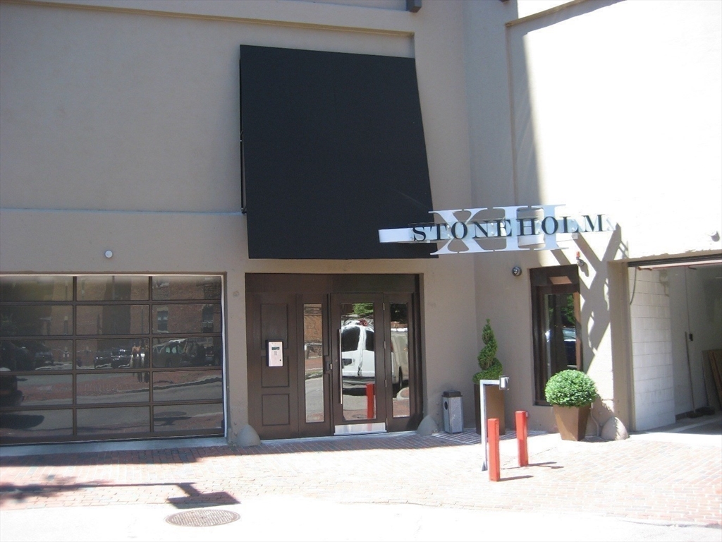 12 Stoneholm, Back Bay