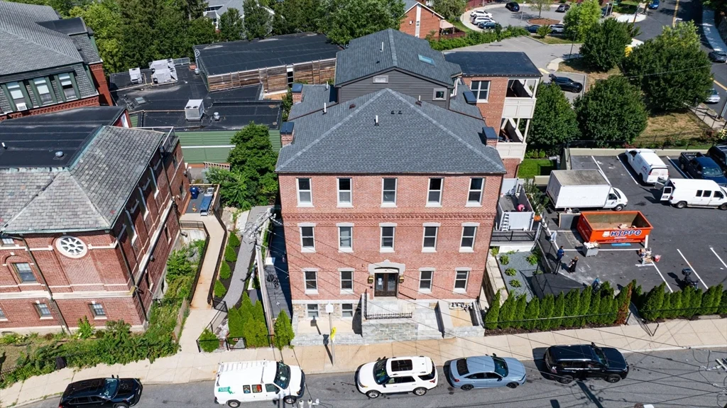 85 Regent St, Roxbury