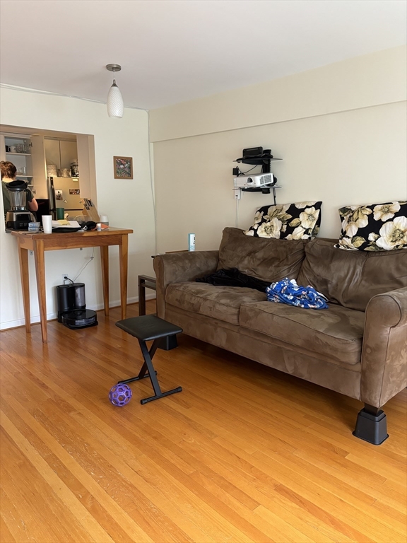 931 Massachusetts Ave, Mid-Cambridge