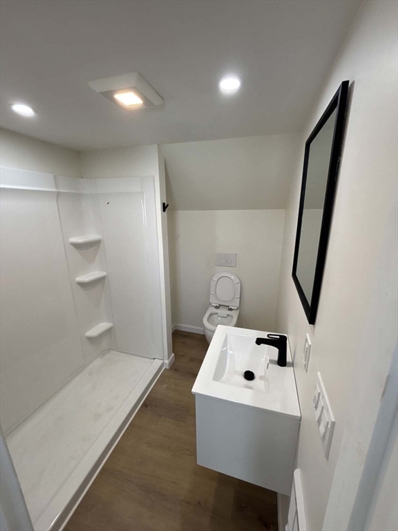 178 Thomas St, Fall River