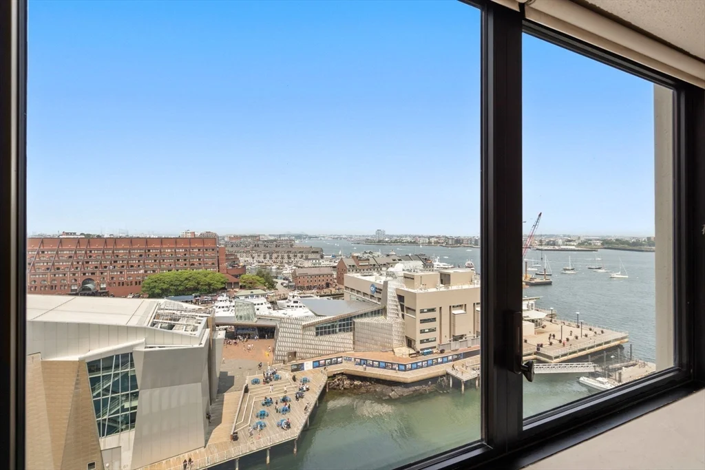 85 East India, Waterfront