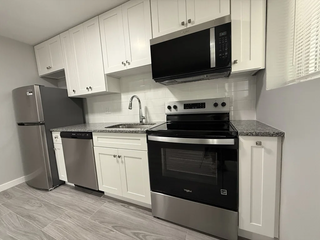 565 Hyde Park Ave, Roslindale