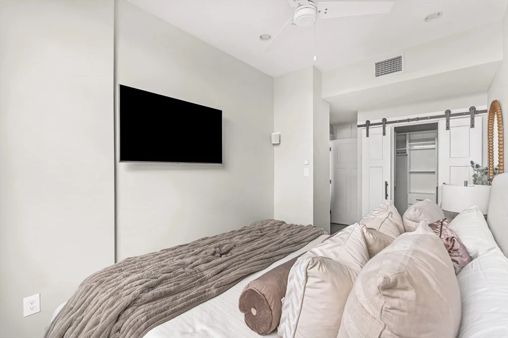 300 Commercial St, Waterfront