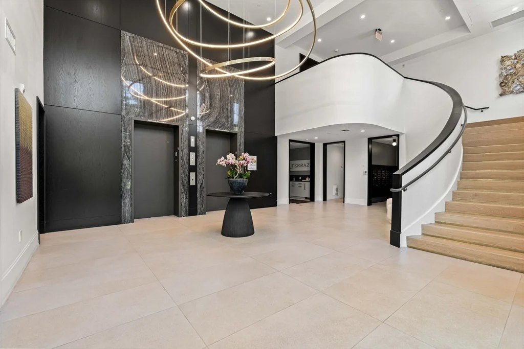 100 Linden St, Wellesley
