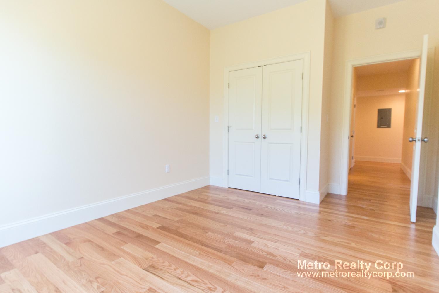 5165 Washington St, West Roxbury